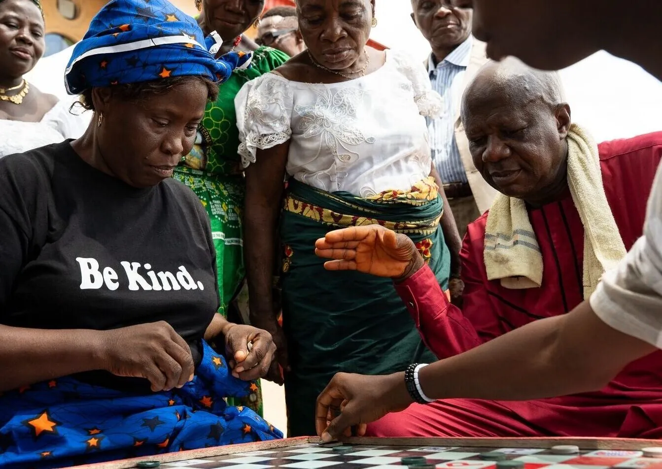 Women working together at a Hands 4Life community gathering